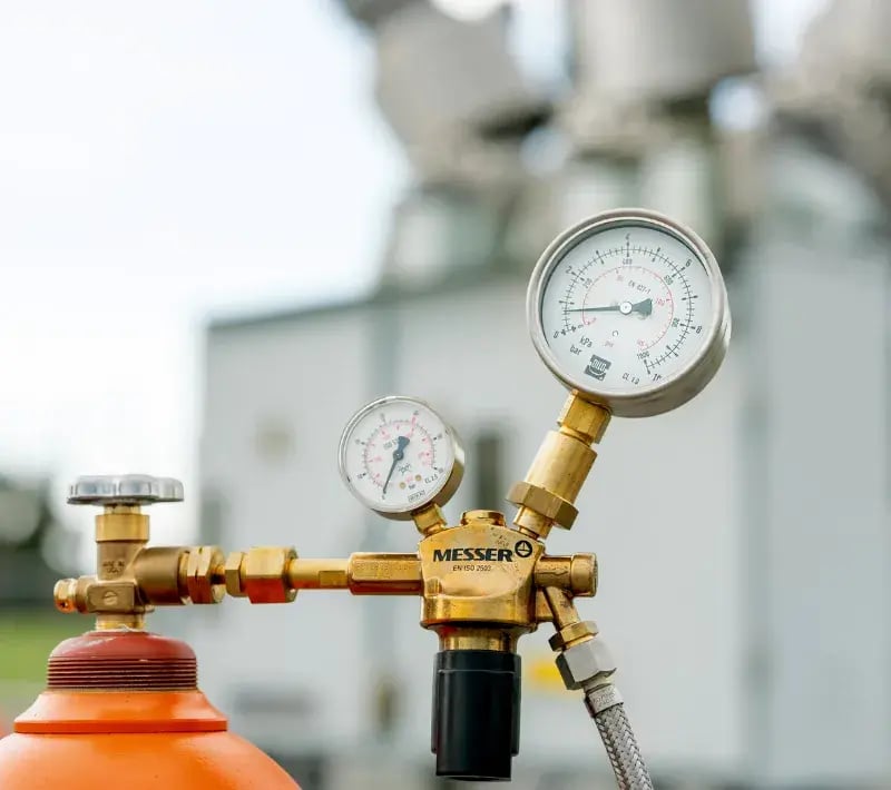 SF6 GAS REFILLING & EVACUATING DEVICES- 800x710